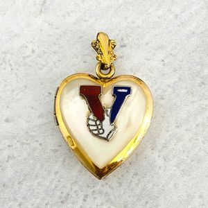 Vintage Victory Sweetheart Locket Gold Filled WWII Enameled Hand Holding V MOP